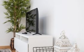 Lovelystay - 1Br Flat W Ac And Balcony By Aliados